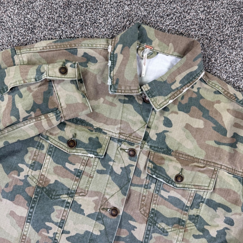 Free People Camo Cropped Denim Jacket Green Camouflage Frayed Hem Womens Small